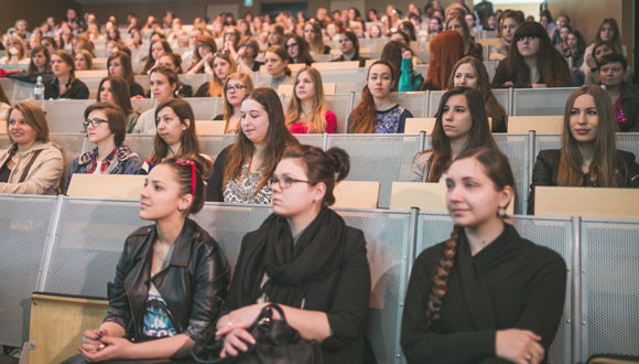 Trzy tysiące dziewczyn, 18 uczelni, milion marzeń